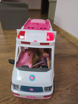 Barbie sanitka / mobilná klinika s doplnkami a bábikou