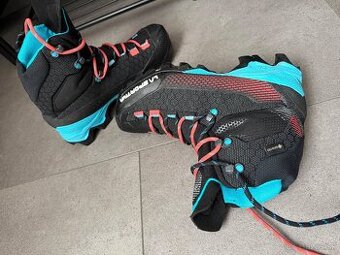 La Sportiva Aequilibrium ST GTX Women Black/Hibiscus