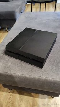 PS4 + 2x dualshock + 2x move + stojan