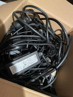 Predám krabicu plnú káblov – mix rôznych typov