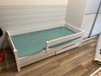 detská posteľ s úložným priestorom