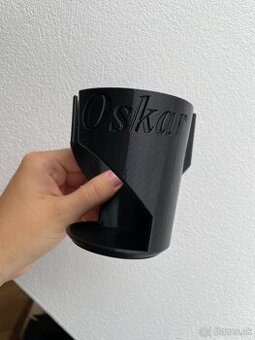 Držiak na nápoje s menom