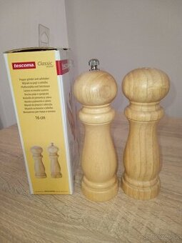 Mlynček na korenie a solnička