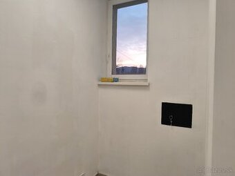 Predám obchodný priestor priamo v centre Lipan - 1