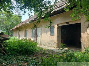 Pôvodný vidiecky dom v kľudnej časti podunajskej obci Moča
