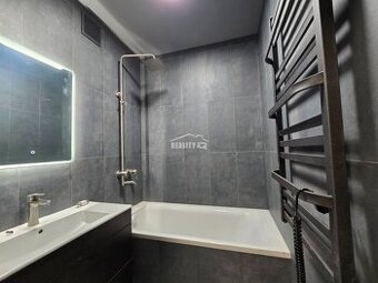 Zrekonštruovaný 2 izbový byt s veľkým balkónom