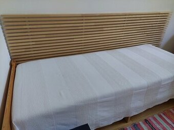 Drevená zástena za posteľ / čelo postele MANDAL IKEA