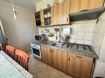 Na predaj tehlový 2 izb byt s garážou a 2x balkón-Bit…