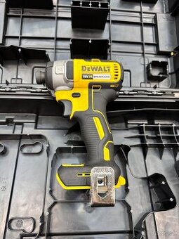 Dewalt DCF887 rázový uťahovák