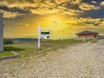 NA PREDAJ POZEMOK NA VÝSTAVBU RD,  ZÁBORSKÉ 916M2