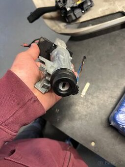 Spinacia skrinka do VW Seat Audi Škoda