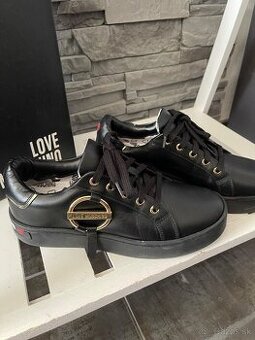 Moschino v.39