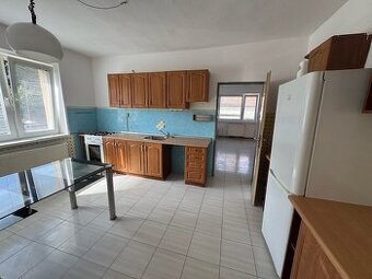 PREDAJ - dvojgeneračný rodinný dom SEREĎ