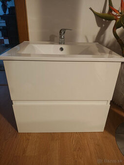 vanička sprchového kuta , umyvadlo so závesnou skrinkou