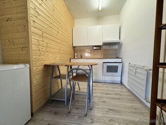 Prenájom 1-izbového bytu Komárno – zariadený, tichá lokalita