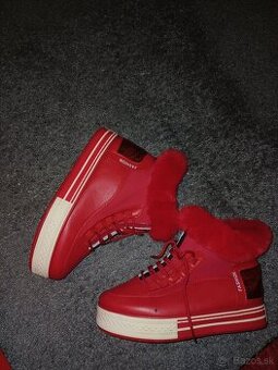 Červené oteplene tenisky 41