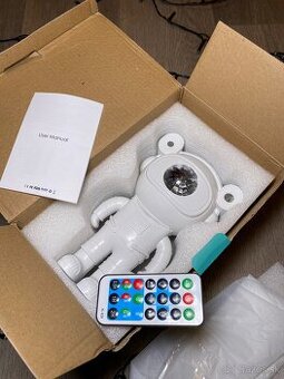 Astronaut projektor – nočné svetlo s Bluetooth