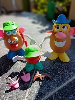 Predám hračky do piesku, autíčka,ruksak.