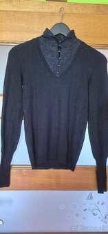 nový čierny sveter s čipkovanou vsadkou