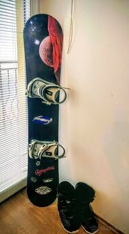 Snowboard s topánkami