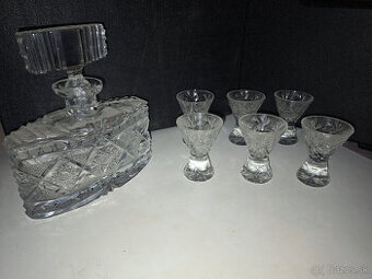 Kristalove pohare a flasa