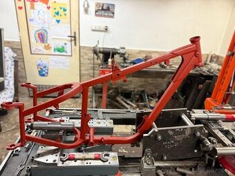 Jawa perak ram po oprave a rovnani