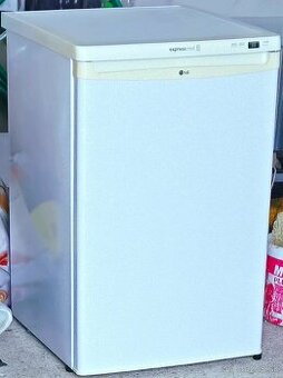 Šuflíková mraznička