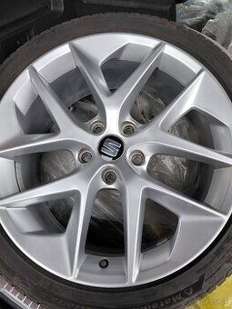 R 18 220/40 5x100 Seat