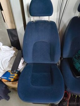 Predám sedačky šofér aj spolujazdec