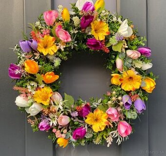 Jarný veniec na prutenom základe dekorácia na dvere