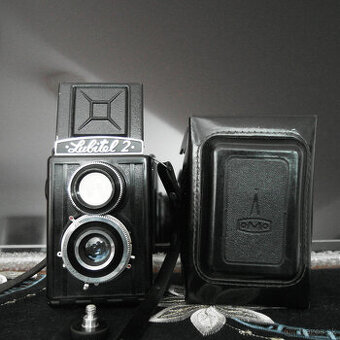 Starý fotoaparát Ľubiteľ 2