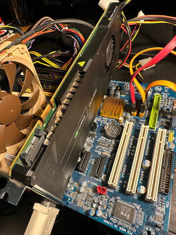 NVIDIA Quadro 4000 2GB RAM