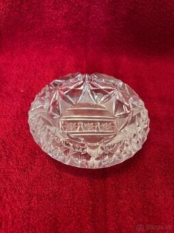 Kryštálový popolník