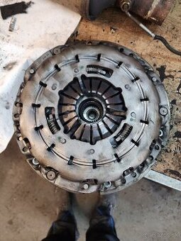 Predám komplet spojku zo zotrvačníkom na bmw 530xd