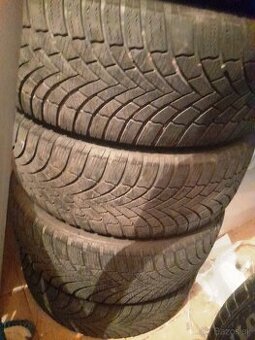 Predám sadu kolies z Rapida: zimné pneu Bridgestone Blizzak