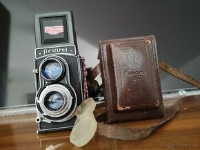 Starý fotoaparát Flexaret IV