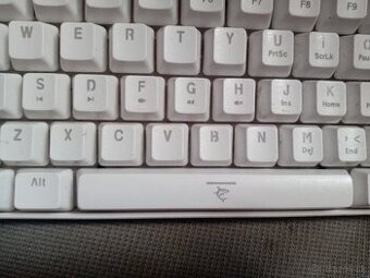 Krásna biela mechanicka svietiaca klavesnica