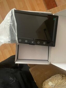 Lcd monitor do auta