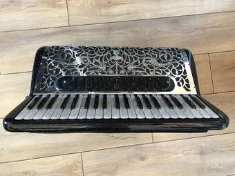 Predám akordeón Cavagnolo – 120 basov, TOP stav – 800 €