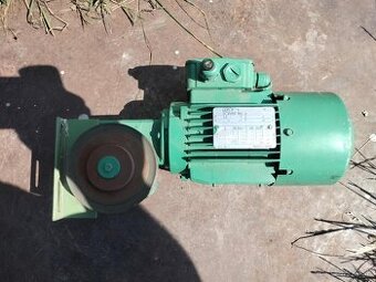 Elektromotor s prevodovkou