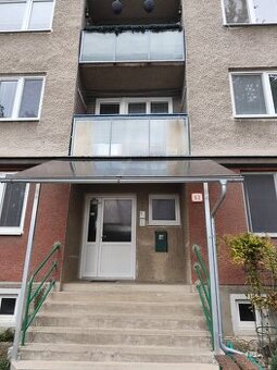 na prenájom 2 izbový byt v Centre Partizánske