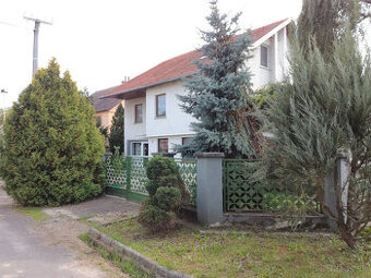 Dvojgeneračný rodinný dom s veľkou záhradou na predaj - 1