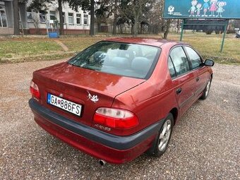 Predám Toyota avensis 1.6i rok 2001 klíma