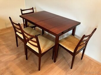 Rozkladací Jedálenský stôl so stoličkami