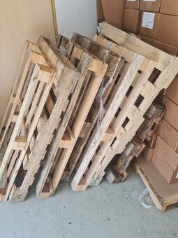 Rôzne palety za odvoz