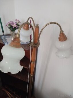 Predám stojacu lampu