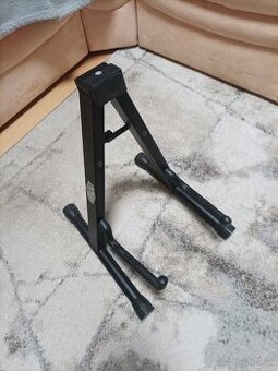 Stojan na akustickú gitaru