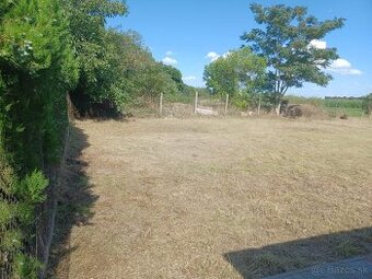 Krásny slnečný pozemok v intraviláne obce Veľký Biel