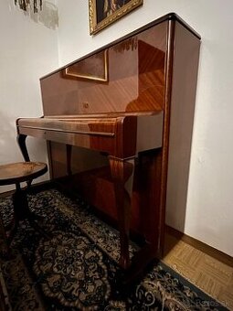 Klavír Petrof pianino