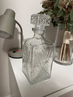 Sklenena karafa na alkohol